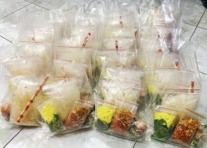 bánh tráng trộn khô bò